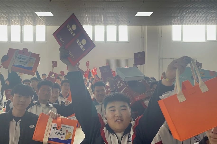 表彰先进，激励成长！
