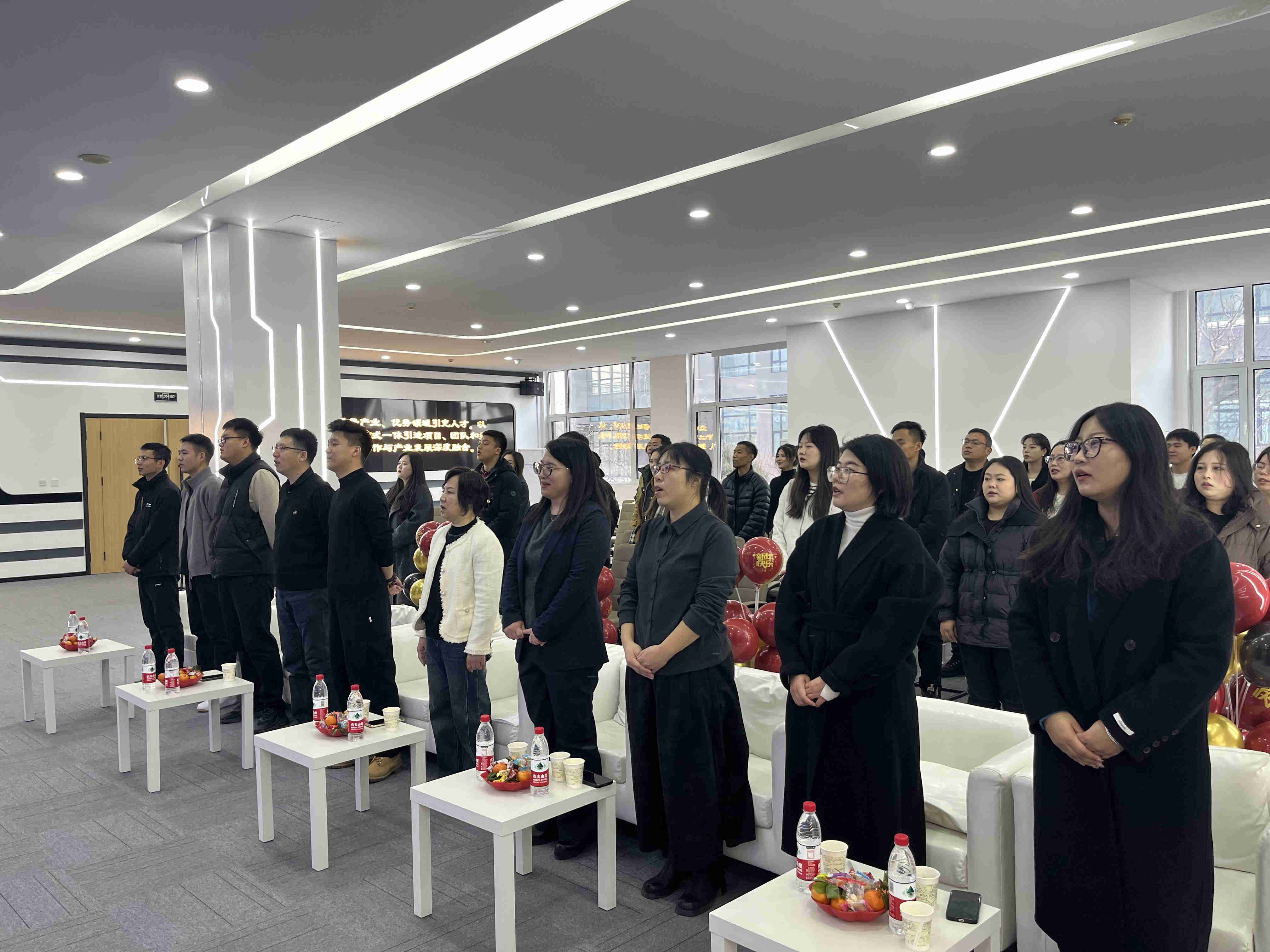 2025继往开来勇攀高峰——葫芦岛市东戴河职业技术学校2024年终总结暨表彰大会